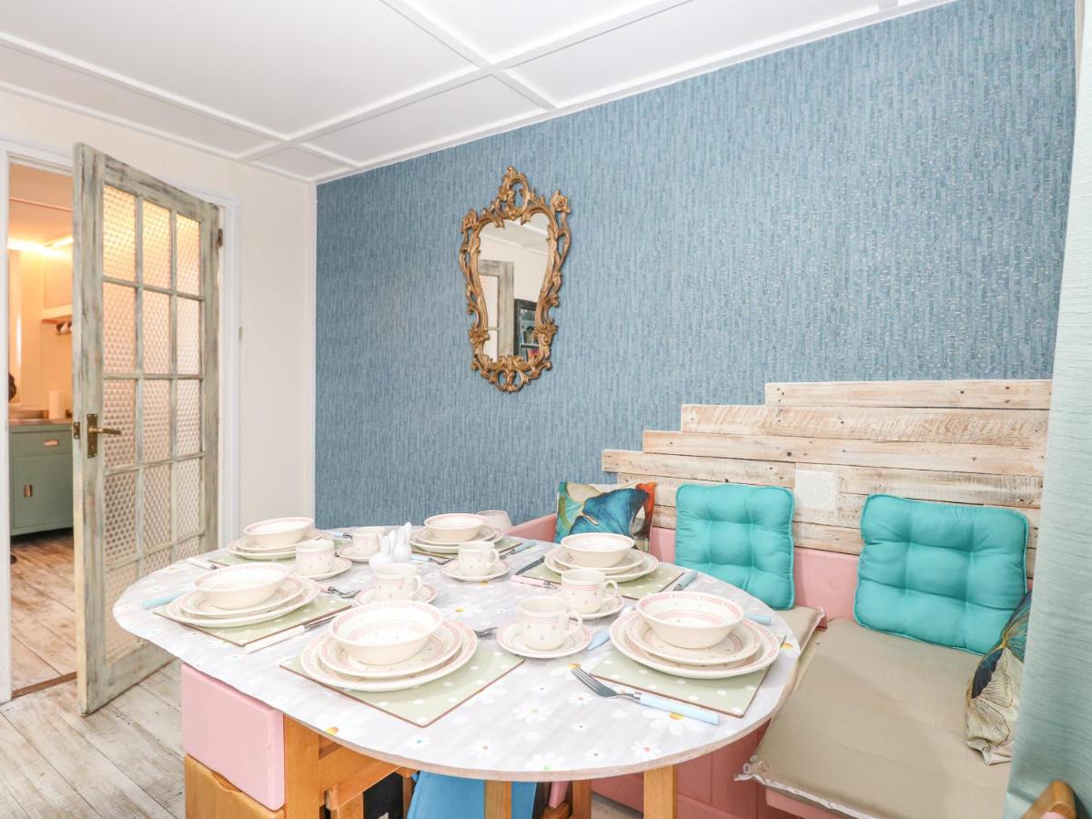 White Rabbit, Cross Lane Villa Norwich Ngoại thất bức ảnh