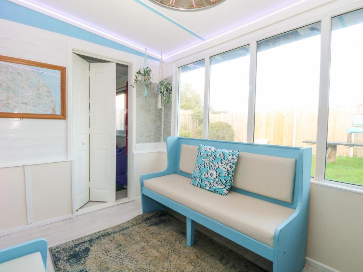 White Rabbit, Cross Lane Villa Norwich Ngoại thất bức ảnh