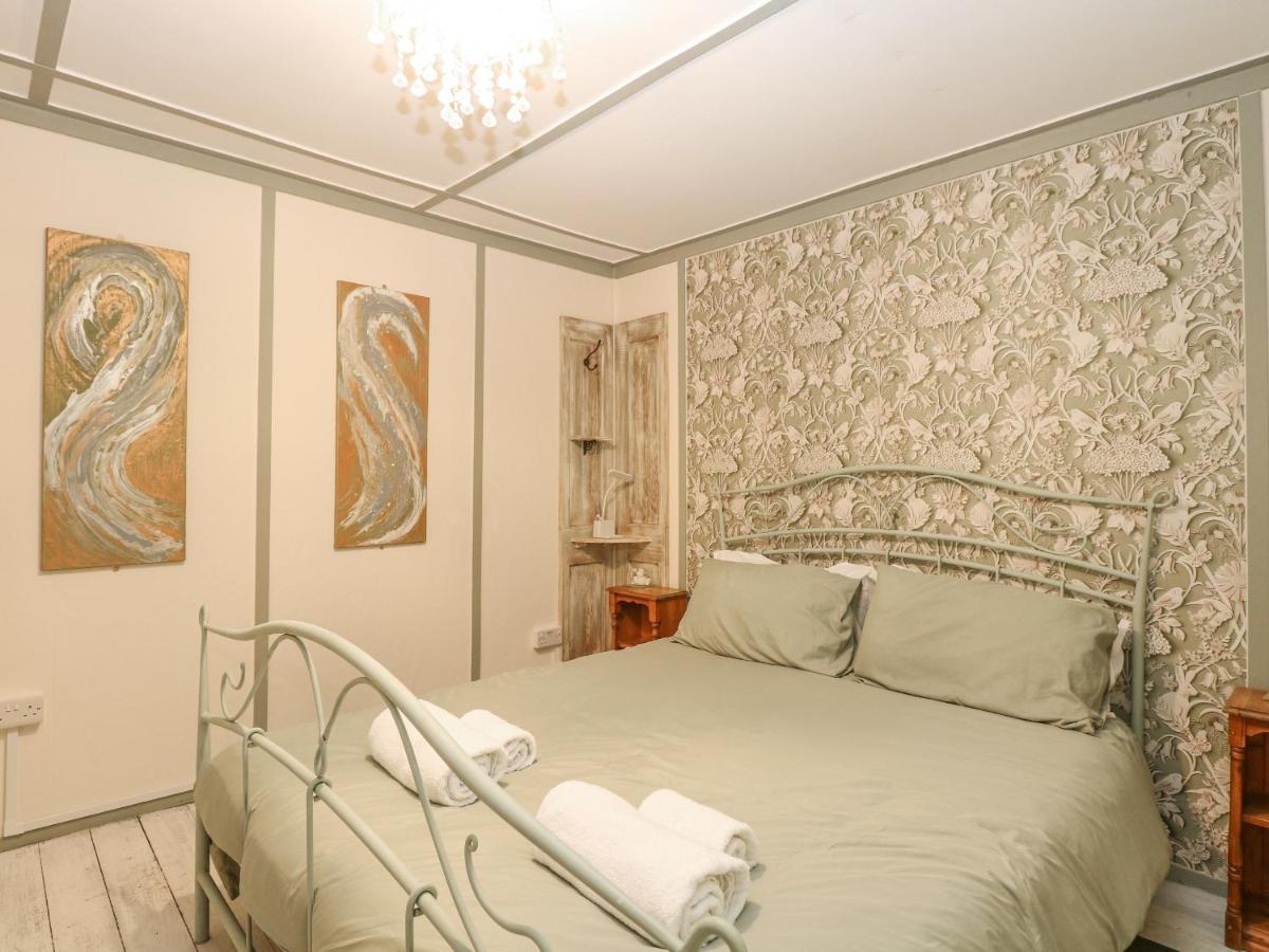 White Rabbit, Cross Lane Villa Norwich Ngoại thất bức ảnh