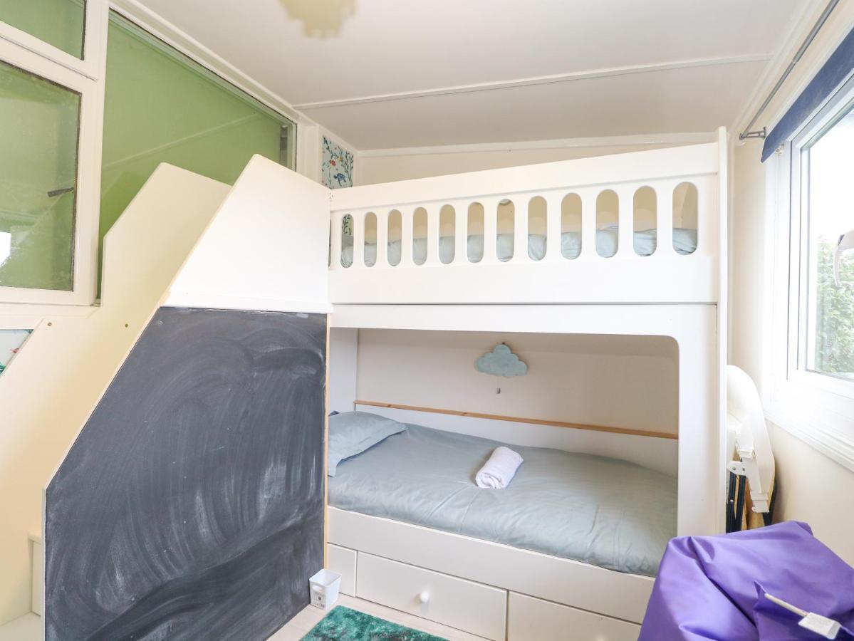 White Rabbit, Cross Lane Villa Norwich Ngoại thất bức ảnh