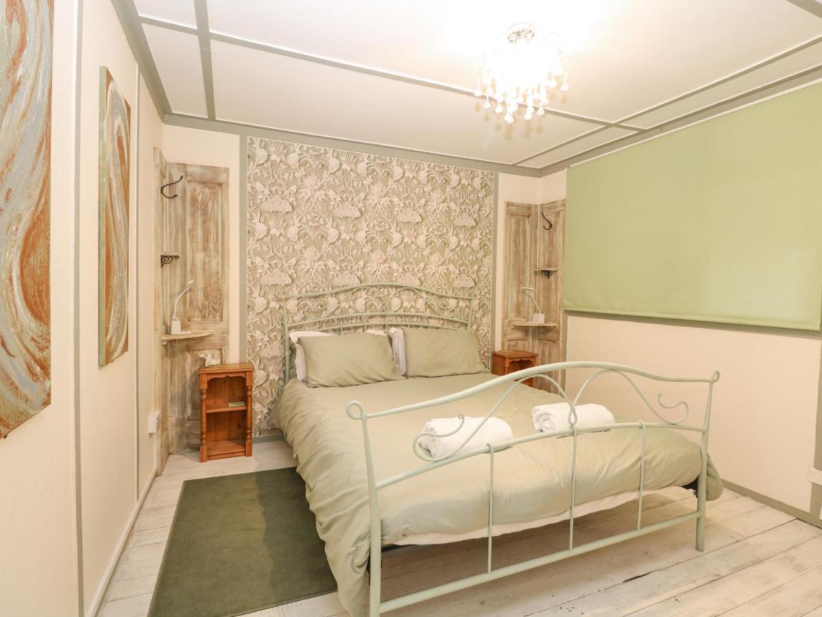 White Rabbit, Cross Lane Villa Norwich Ngoại thất bức ảnh