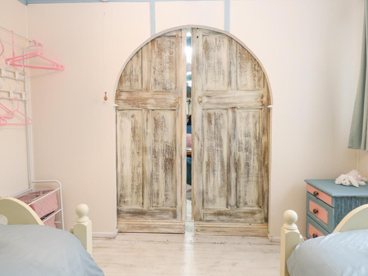 White Rabbit, Cross Lane Villa Norwich Ngoại thất bức ảnh