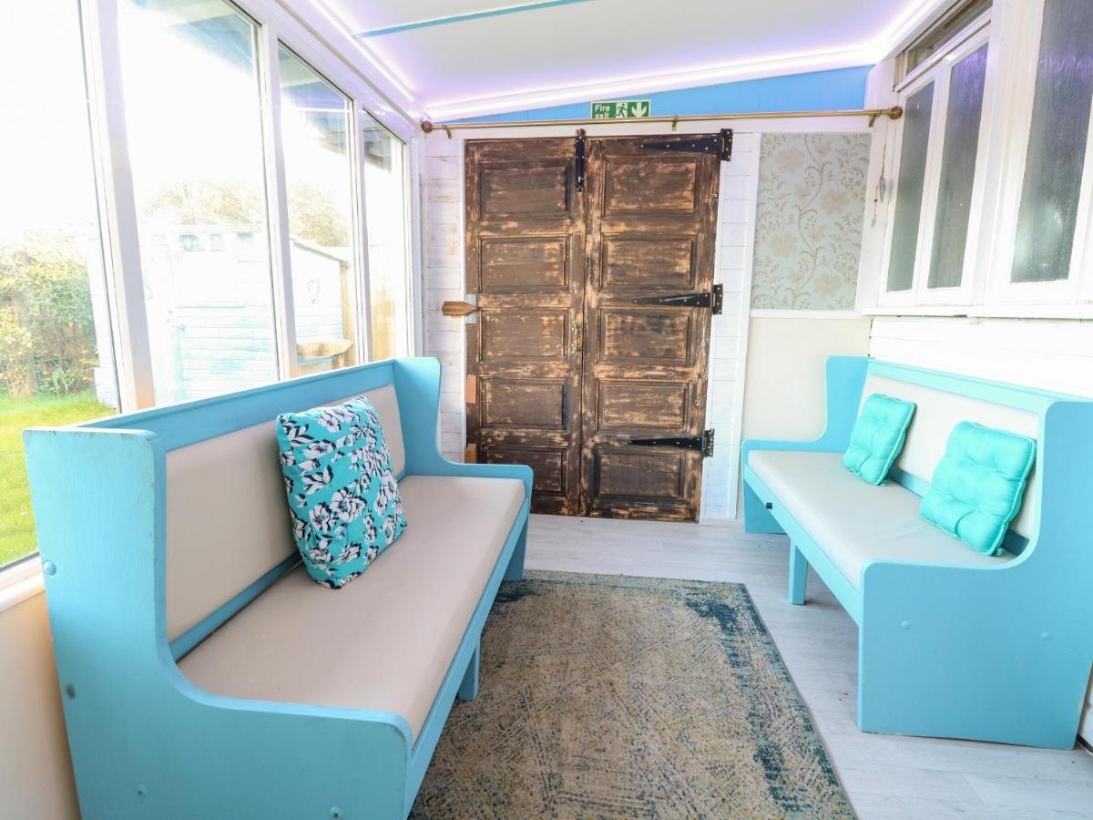 White Rabbit, Cross Lane Villa Norwich Ngoại thất bức ảnh
