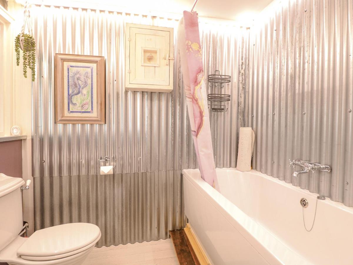 White Rabbit, Cross Lane Villa Norwich Ngoại thất bức ảnh